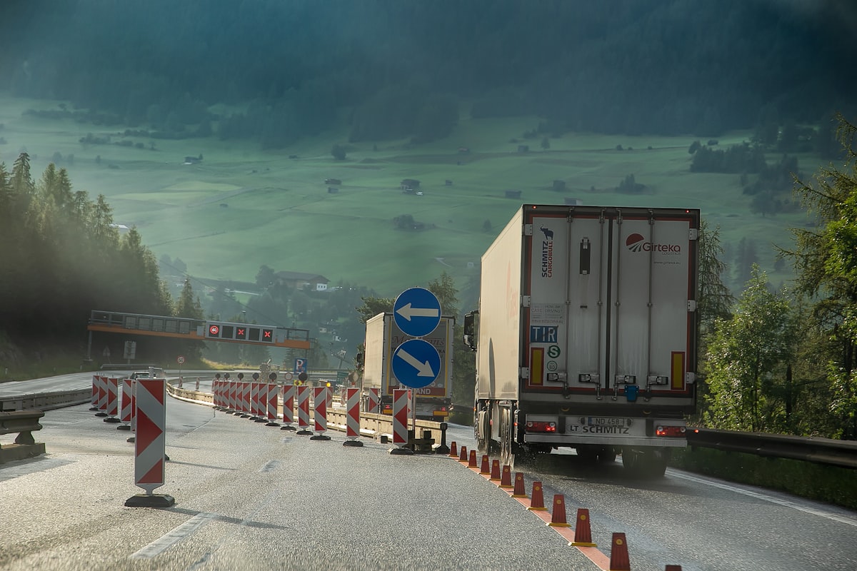 European cross-border haulage truck on an Alpine motorway, illustrating EU cabotage and the Mobility Package